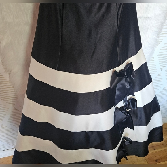 Jessica McClintock *Rare* Strapless Corset Back Striped Gown w/ crinoline - Picture 3 of 12